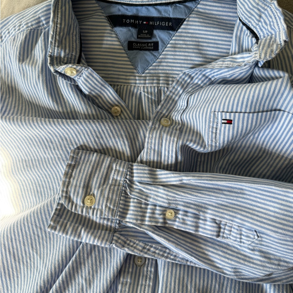 Tommy Hilfiger Men's Blue and White Striped Button-Down Shirt